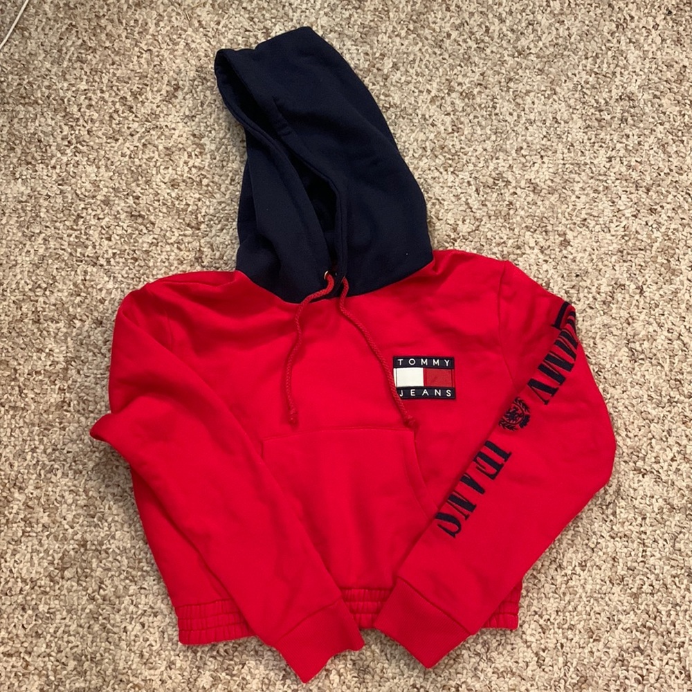 Tommy Hilfiger Cropped Hoodie @ Urban Outfitters